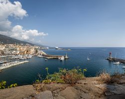 Pourquoi investir dans une pergola bioclimatique à Bastia ?